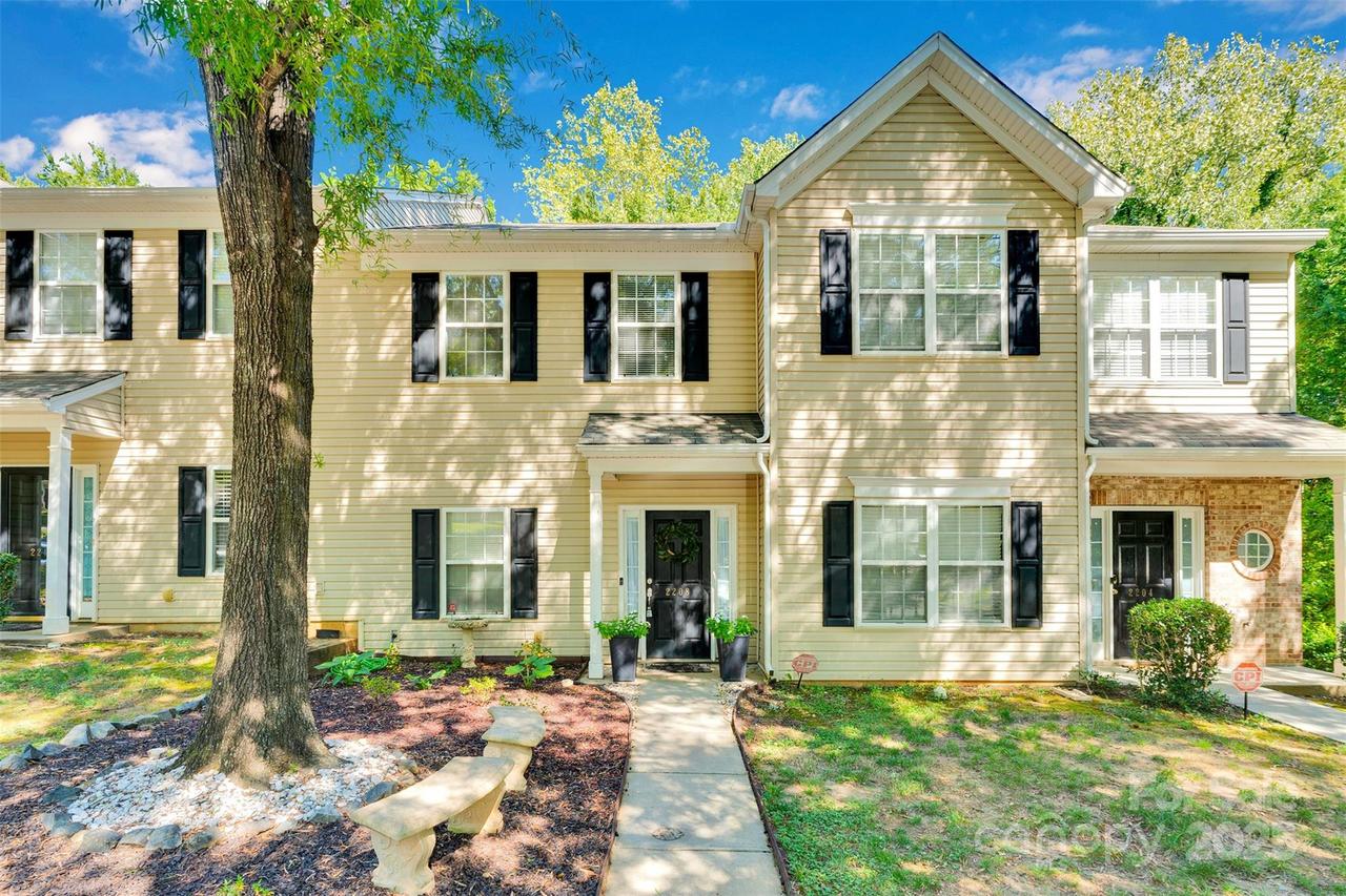 2208 Winthrop Chase Dr., Charlotte, NC 28212