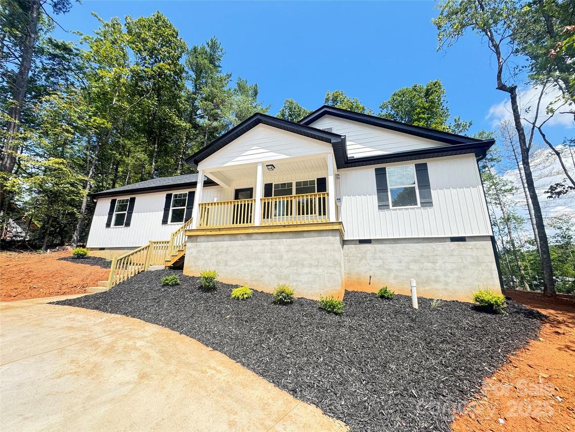 409 Scarlett Oak Ct., Lenoir, NC 28645