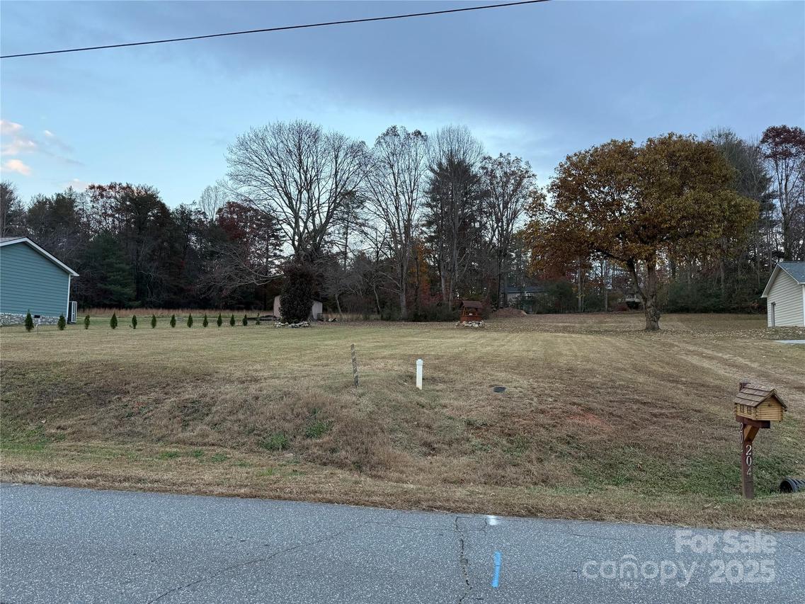 204 Vfw Rd., Morganton, NC 28655