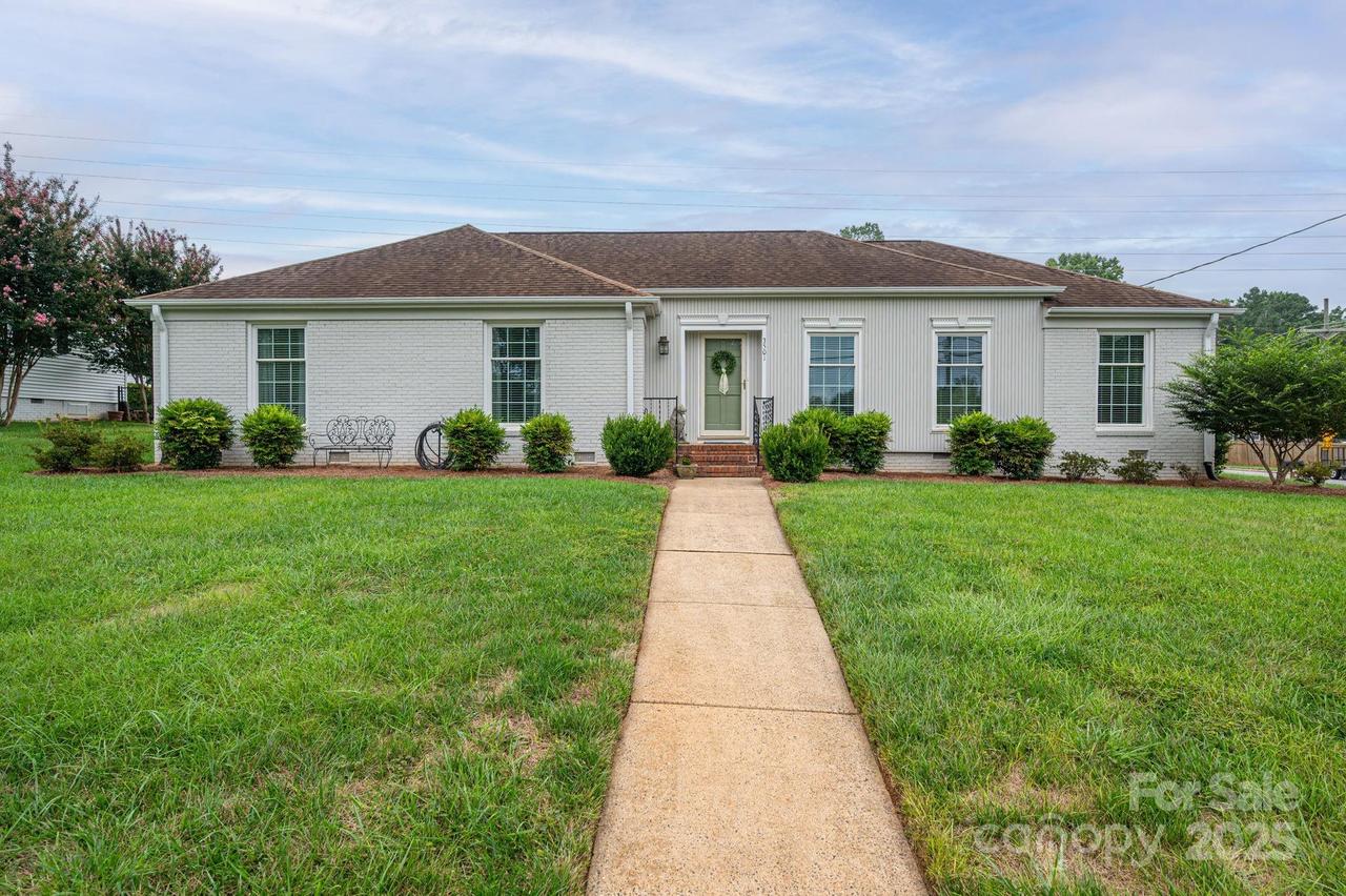 3501 Gardner Park Dr., Gastonia, NC 28054