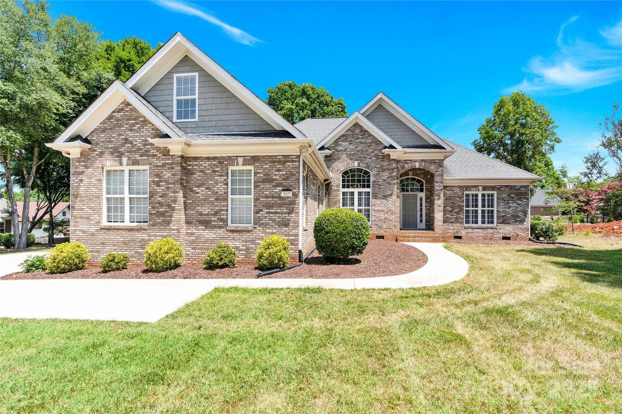 267 Spring Run Dr., Mooresville, NC 28117