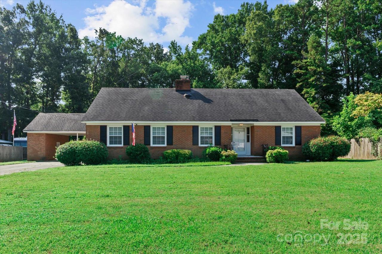7628 Rolling Hill Rd., Charlotte, NC 28227