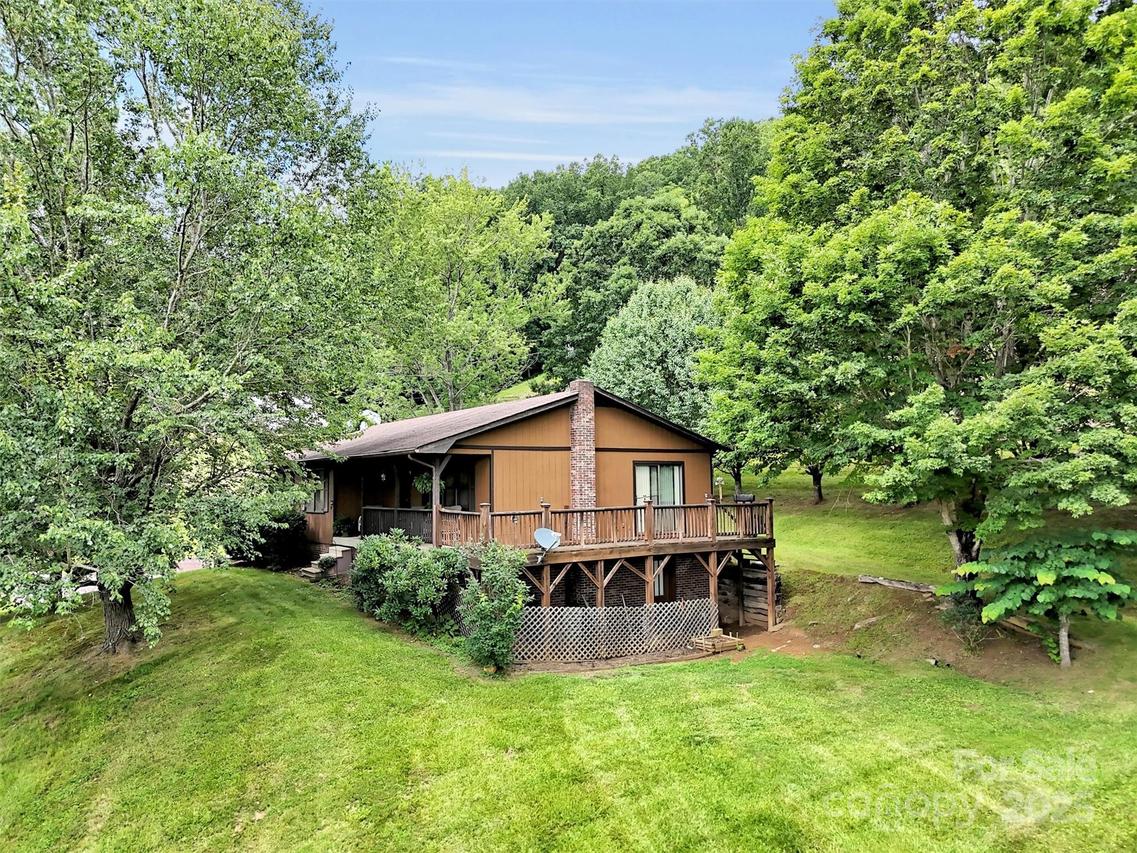 60 Sandalwood Ln., Canton, NC 28716