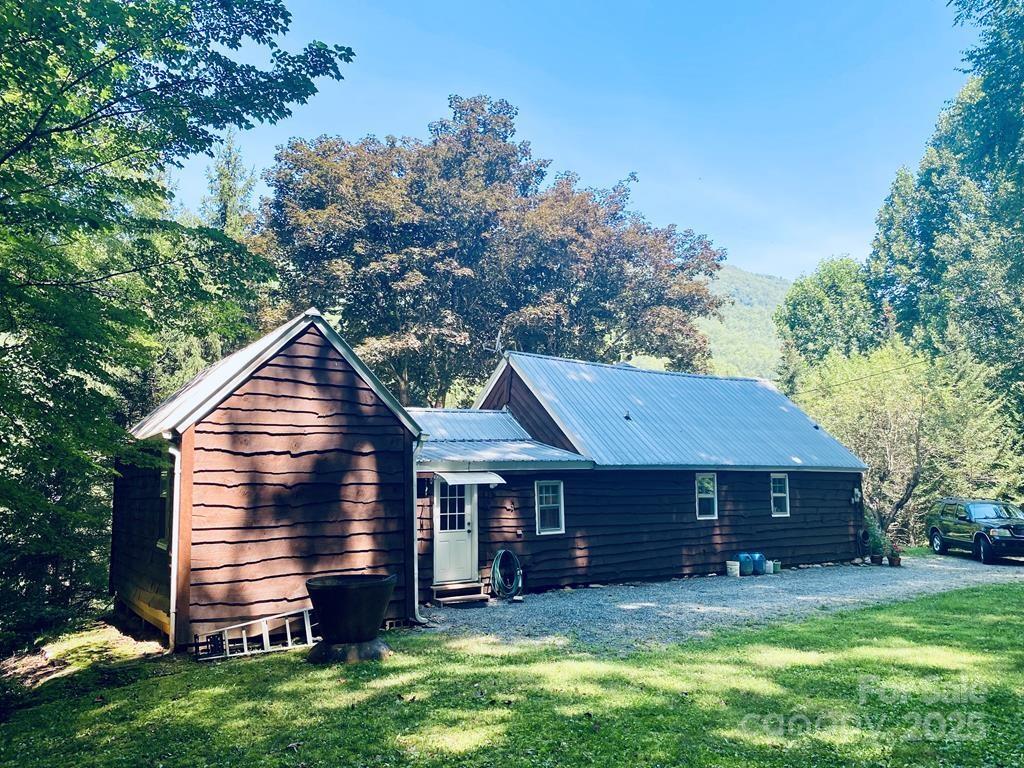 100 Crosspatch Dr., Bryson City, NC 28713