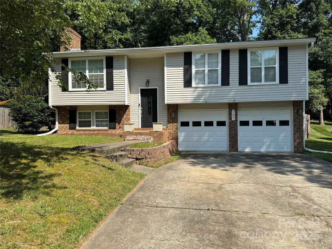 707 Regency Dr., Charlotte, NC 28211