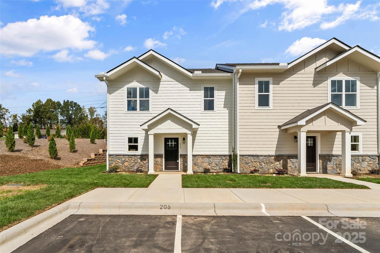 206 Beacon Ave., Morganton, NC 28655