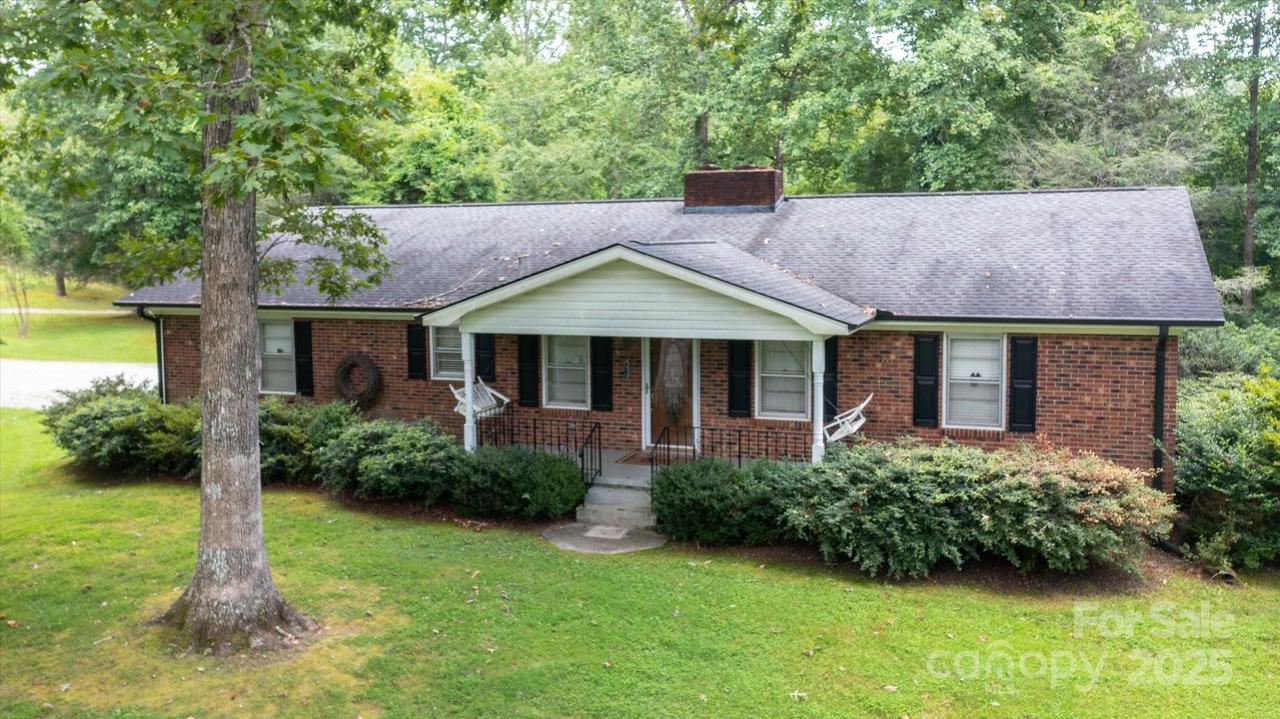 99 Holbert Mountain Rd., Zirconia, NC 28790