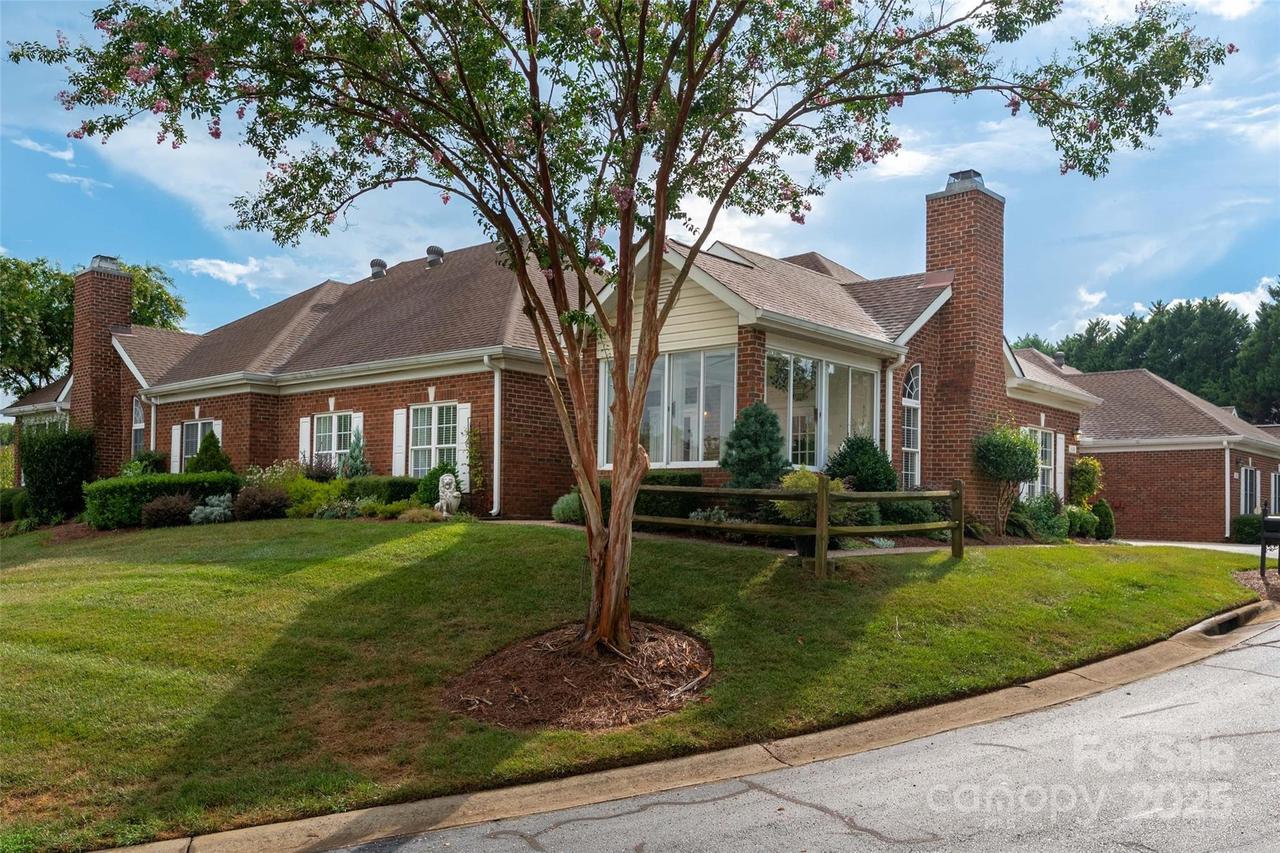 8268 Windsor Ridge Dr., Charlotte, NC 28277