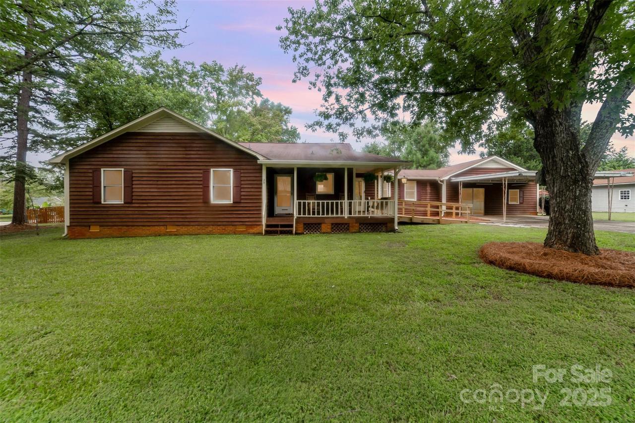 700 Chestnut Ln., Matthews, NC 28104