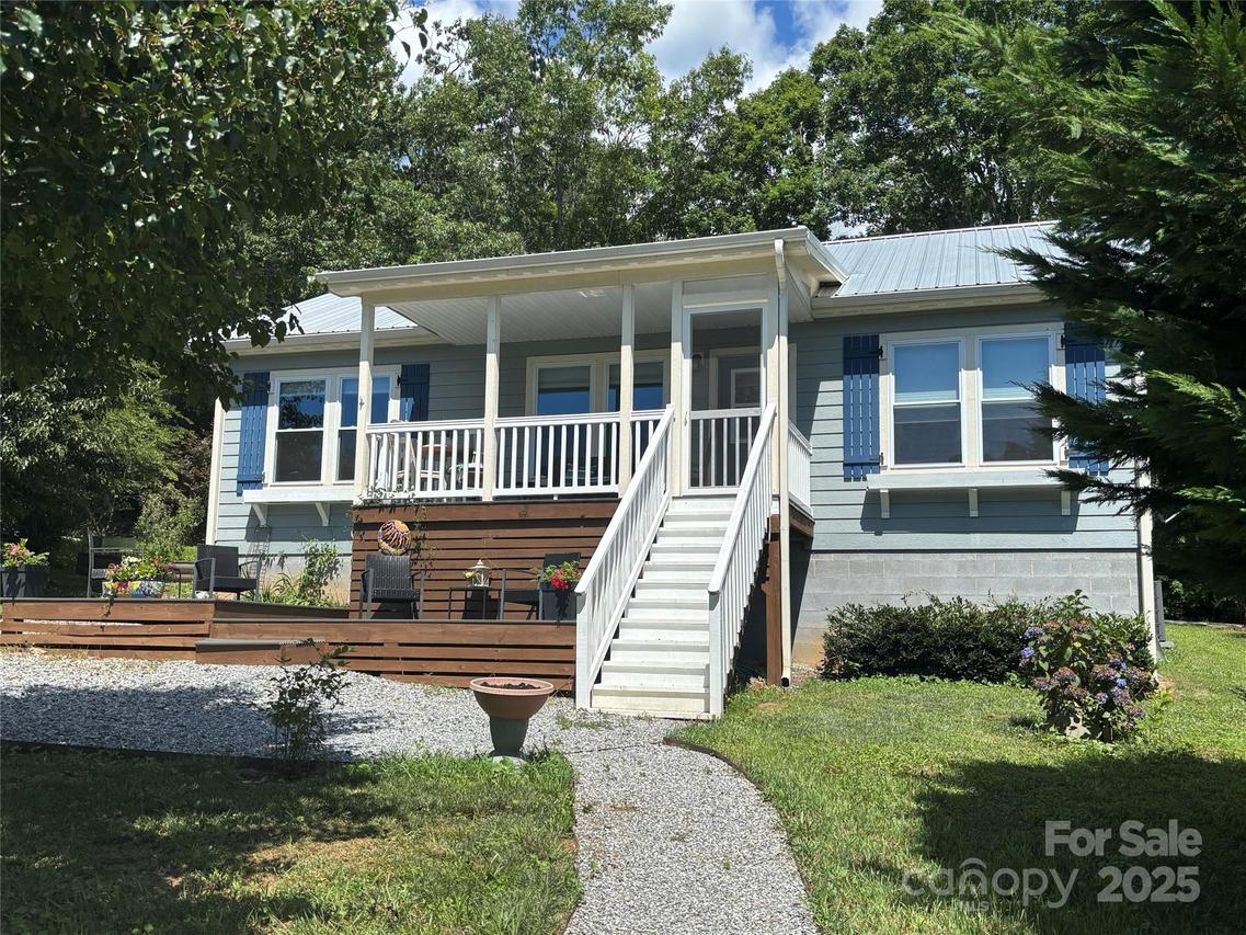 540 Crescent St., Saluda, NC 28773
