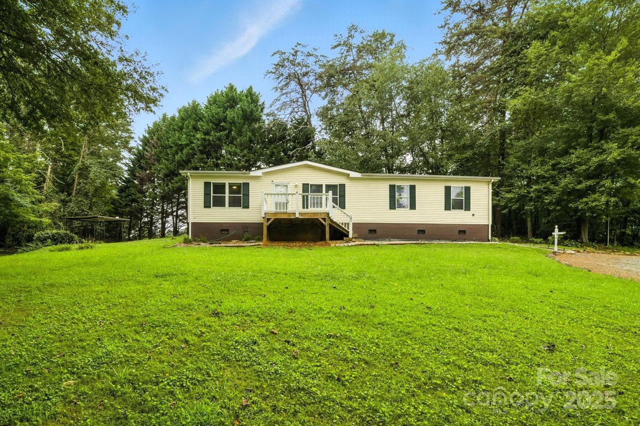 6337 Fairlane St., Hickory, NC 28602