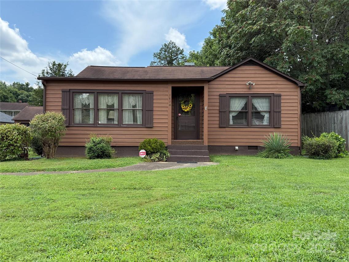 1614 Norwood St., Lenoir, NC 28645