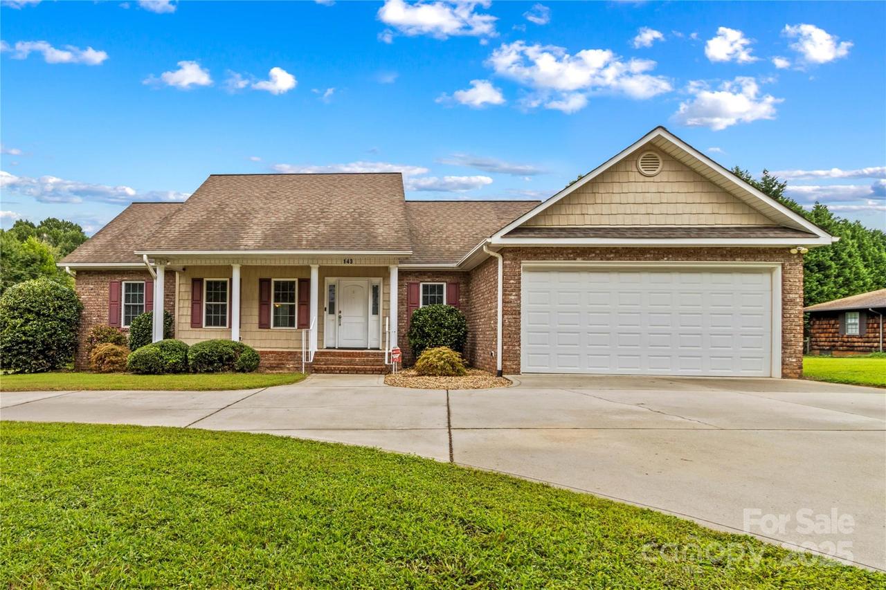 143 Larue Cir., Statesville, NC 28625