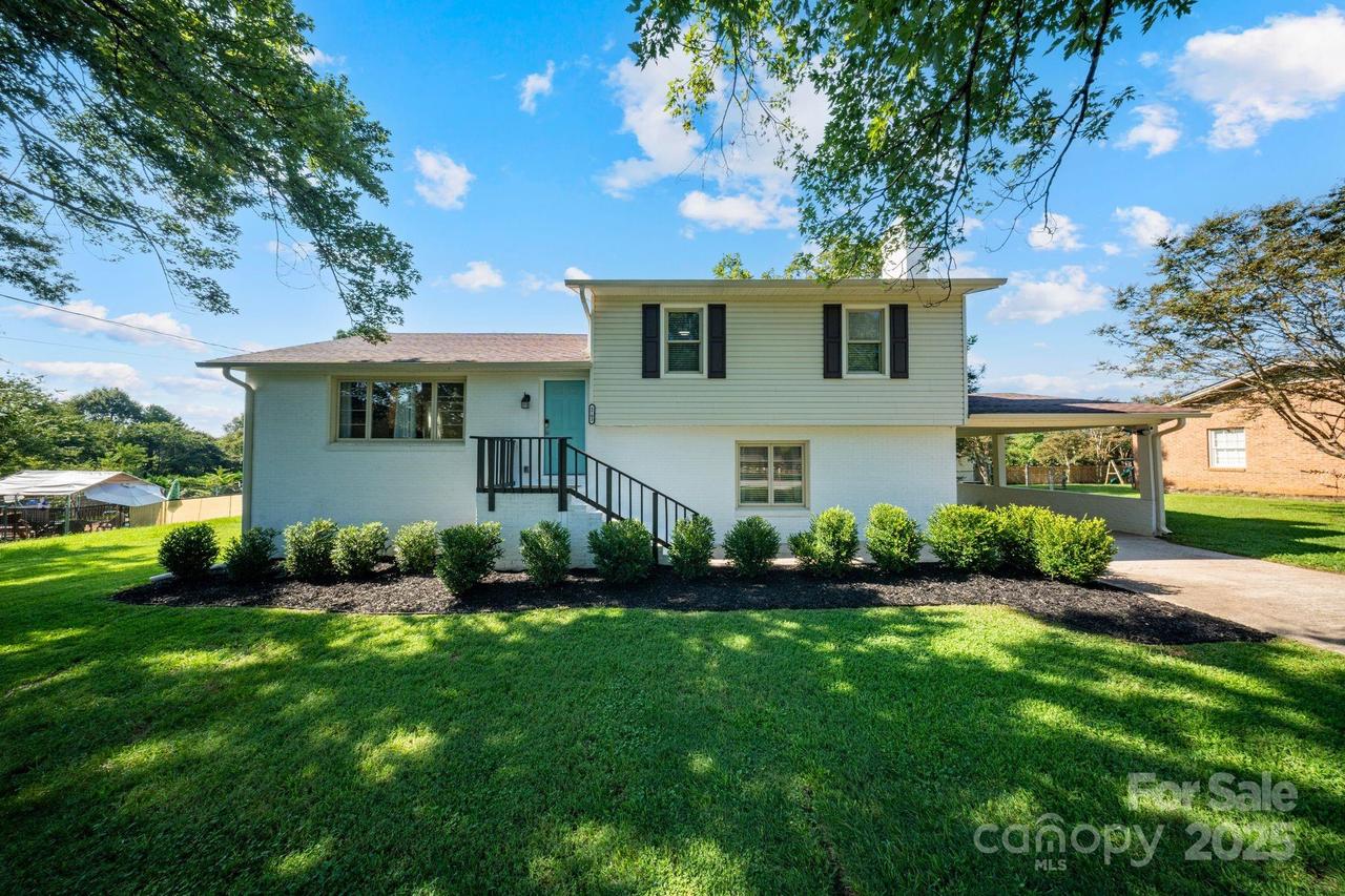 5703 Valley Field Rd., Hickory, NC 28602