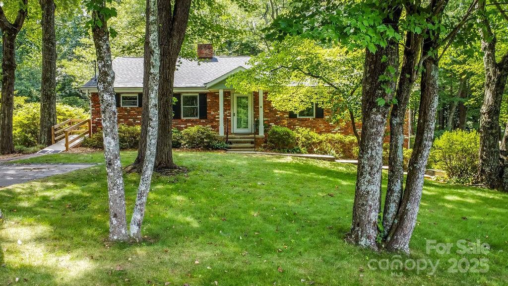 3 Stockwood Rd., Asheville, NC 28803
