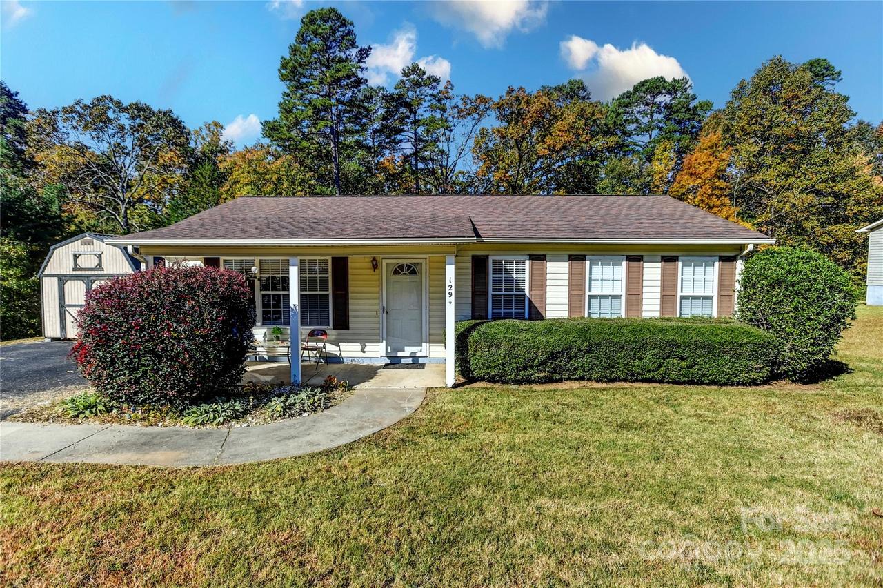 128 Clara Dr., Statesville, NC 28677
