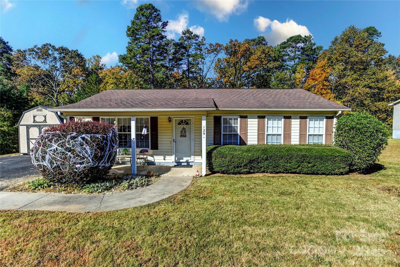 129 Clara Dr., Statesville, NC 28677