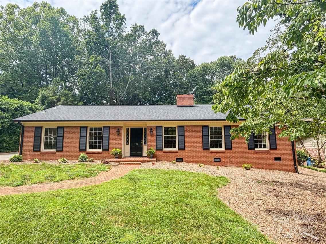 771 9th St., Hickory, NC 28601