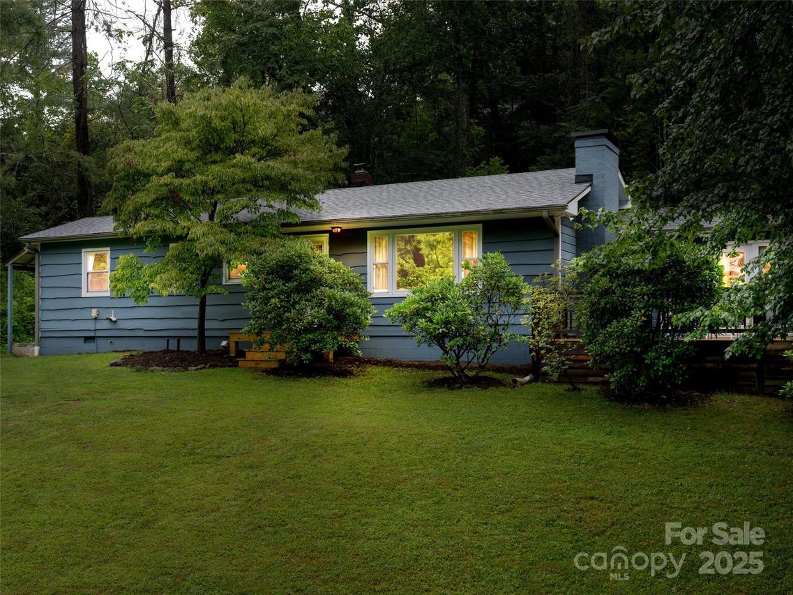 3 Valley Ln., Asheville, NC 28804