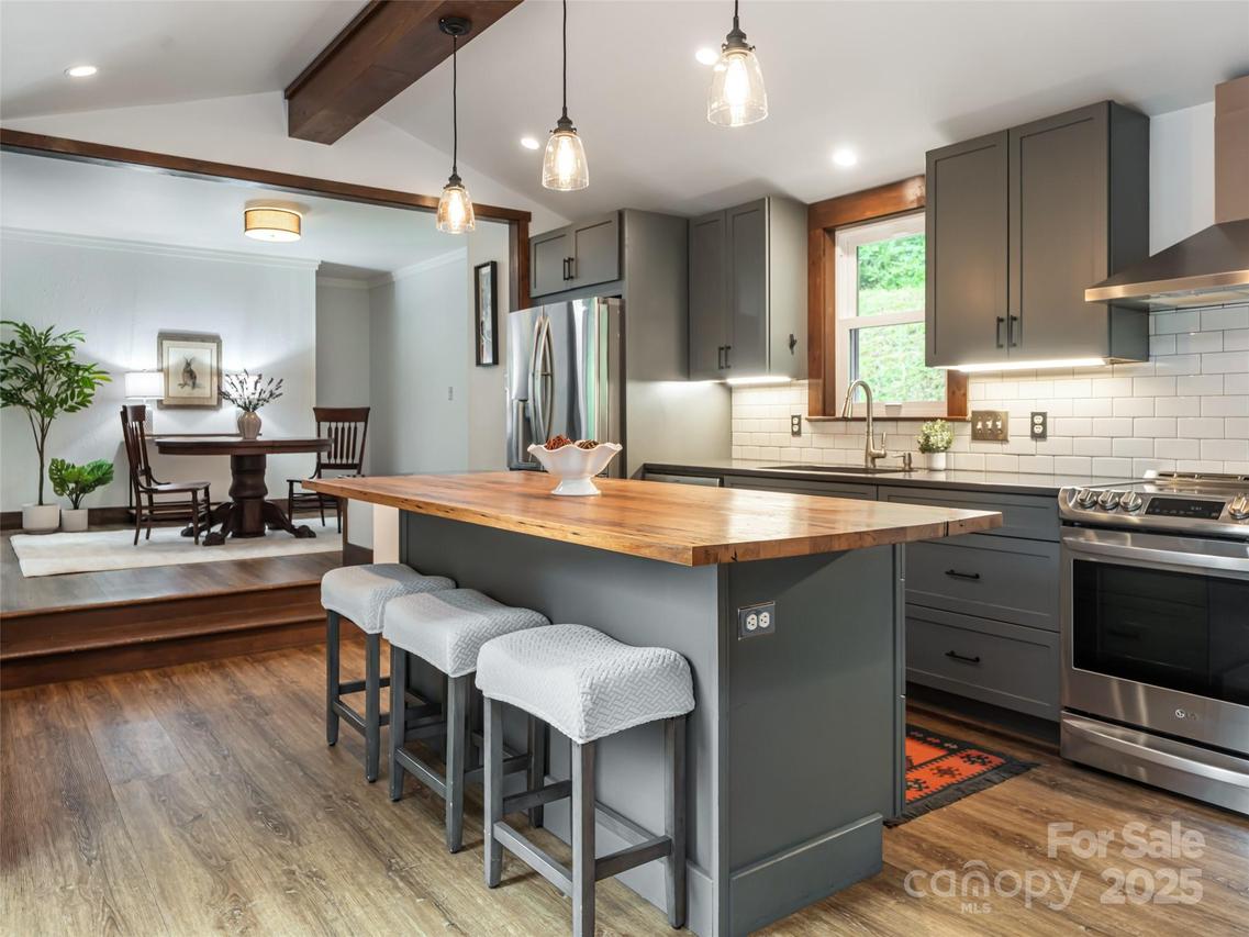 3 Valley Ln., Asheville, NC 28804
