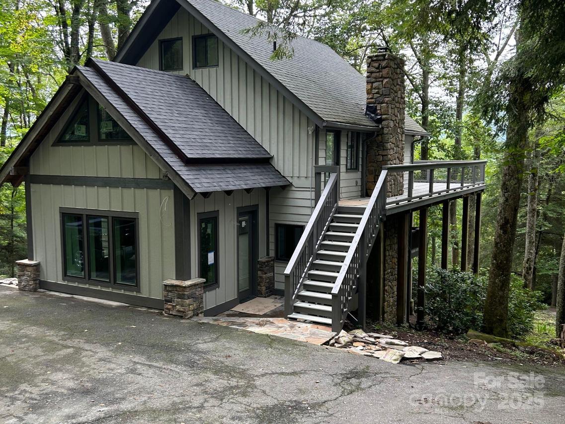 975 Hillside Dr., Linville, NC 28646