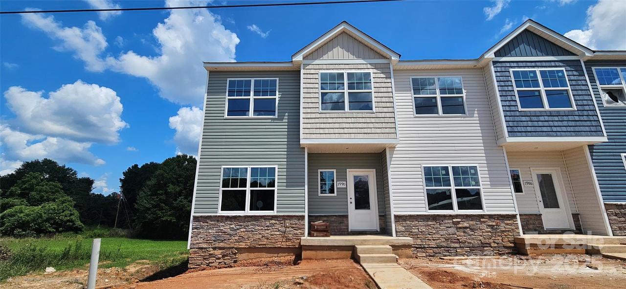 1990 W Davidson Ave., Gastonia, NC 28052