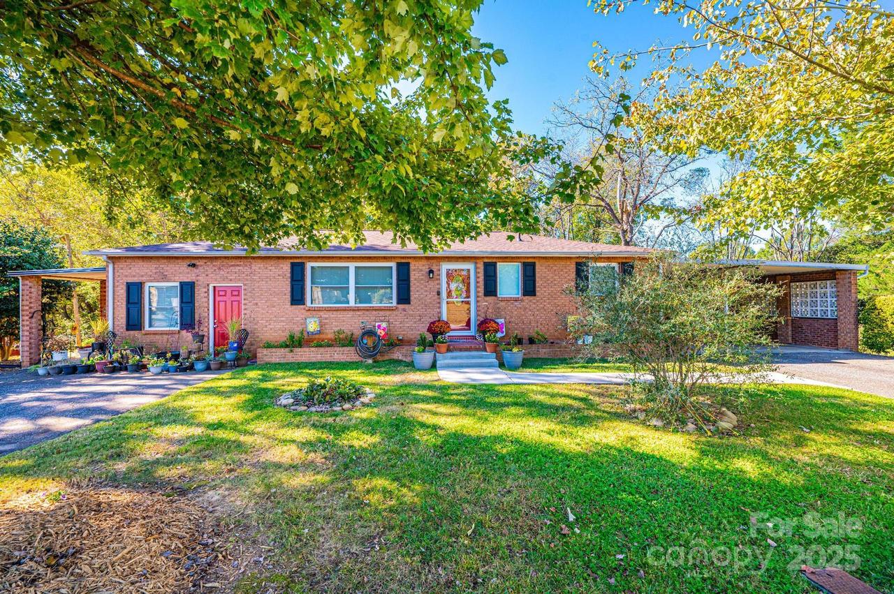 3842 Dowell St., Hickory, NC 28602