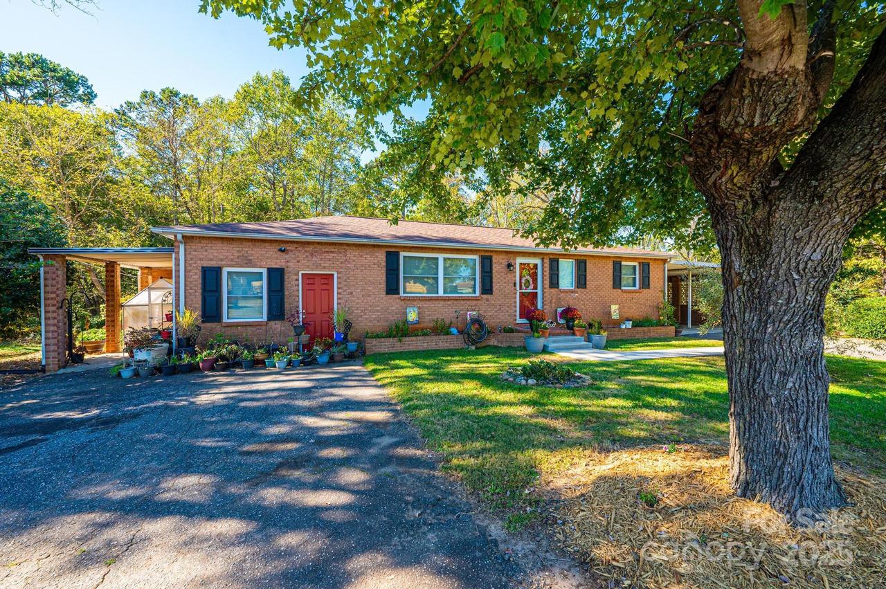3842 Dowell St., Hickory, NC 28602