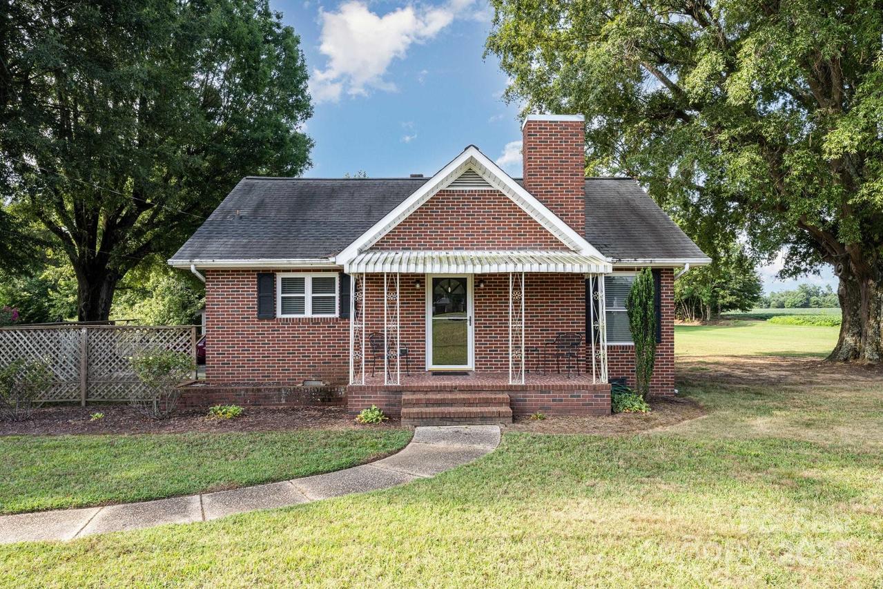 341 W Red Cross Rd., Oakboro, NC 28129
