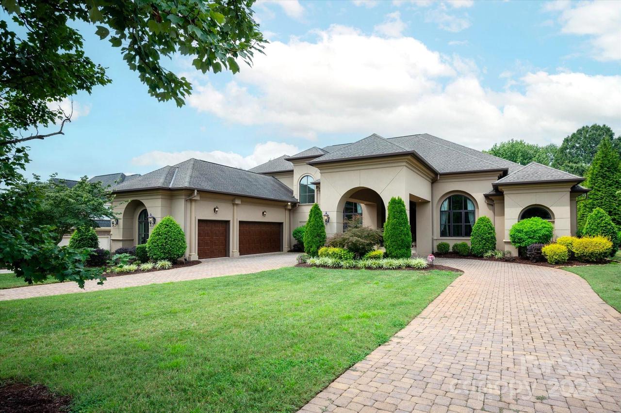 4042 Blossom Hill Dr., Matthews, NC 28104