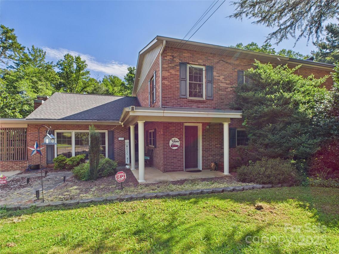 112 30th Ave., Hickory, NC 28601