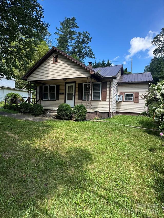 652 Cranberry St., Newland, NC 28657