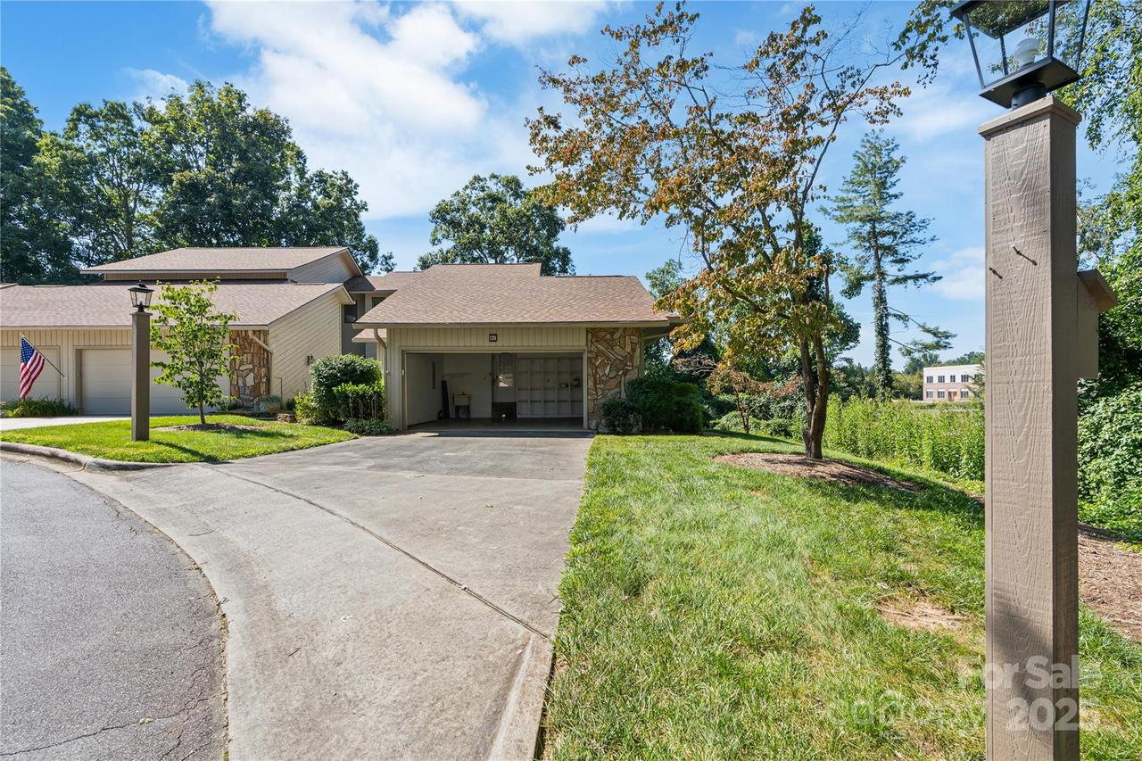 120 Clubwood Ct., Asheville, NC 28803