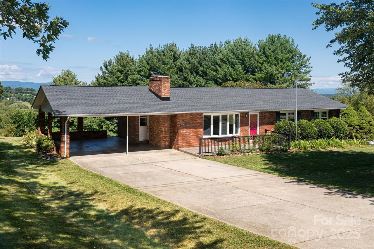 116 Dix Creek Chapel Rd., Asheville, NC 28806