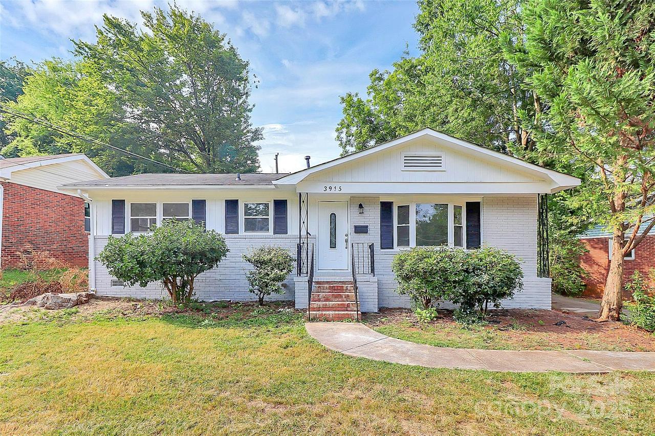 3915 Crestridge Dr., Charlotte, NC 28217