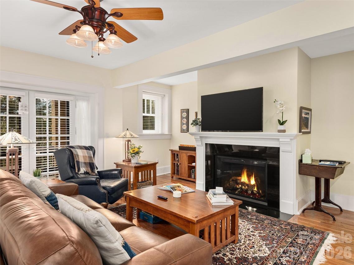 203 6th Ave. #1B, Hendersonville, NC 28739