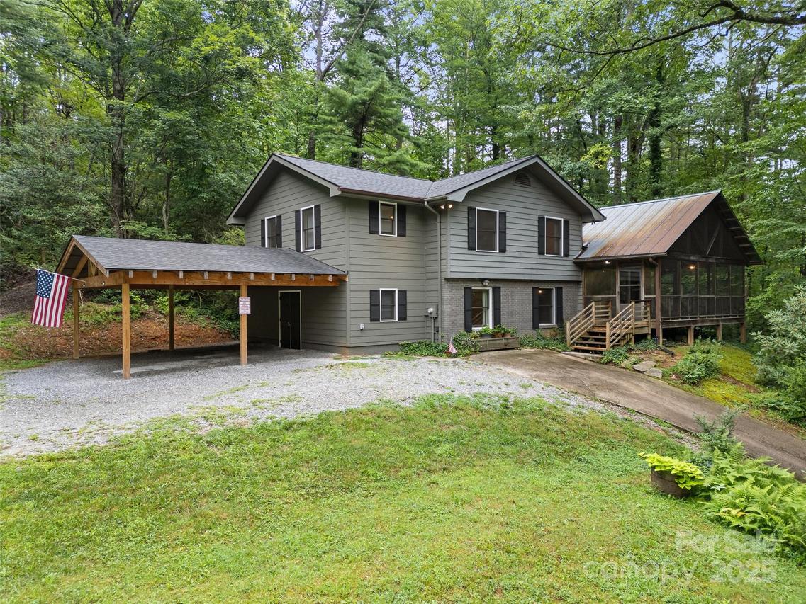 138 Stillwagon Ln., Cedar Mountain, NC 28718