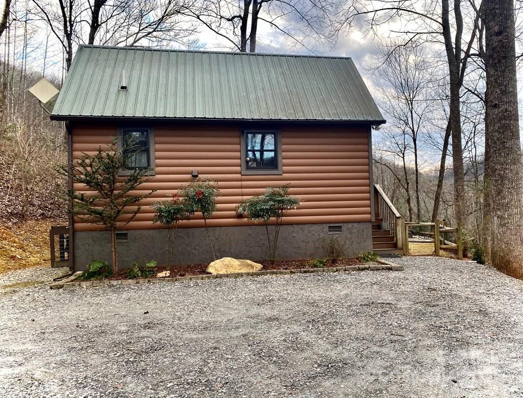 245 Lower Creek Crossing Rd., Bryson City, NC 28713