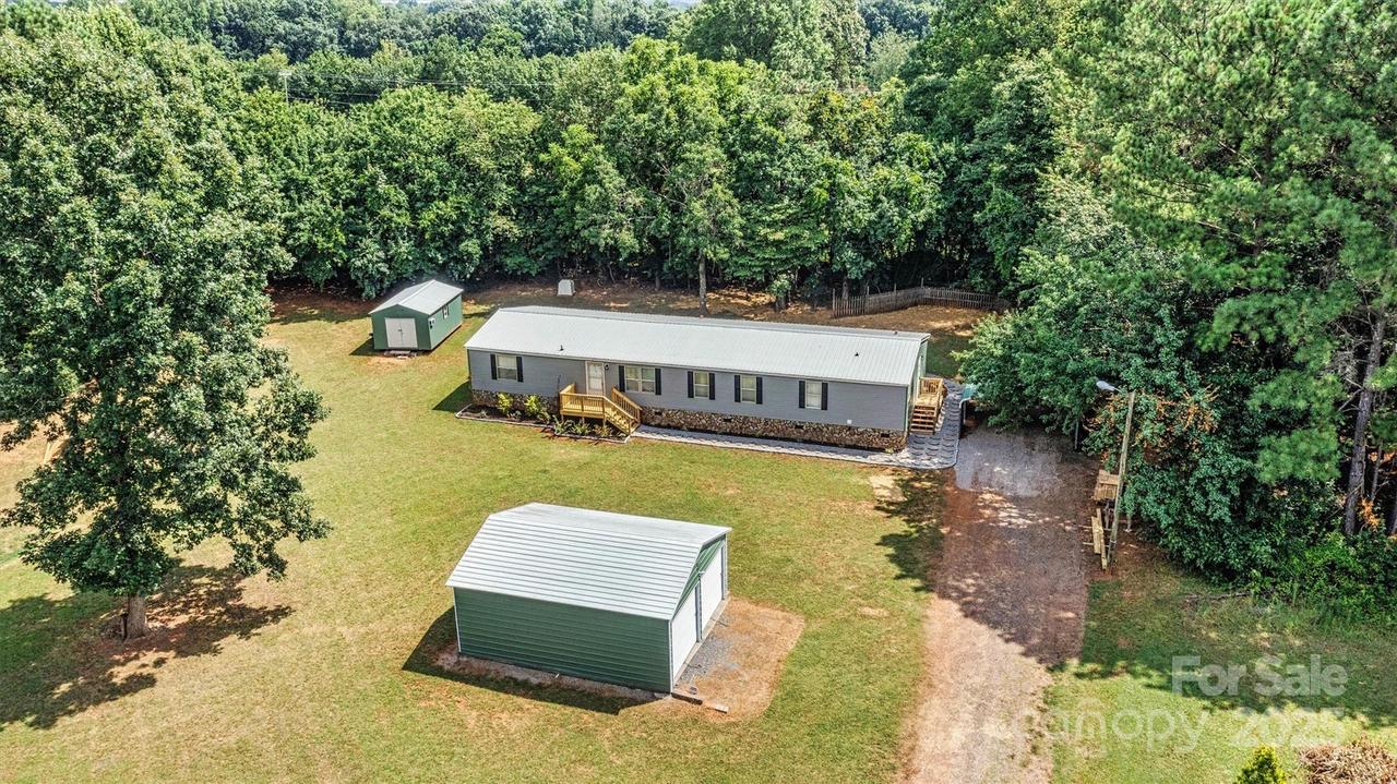 2800 N Brushwood Cir., Newton, NC 28658