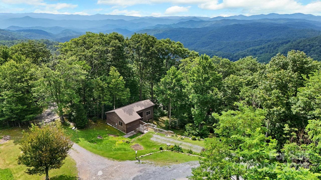1395 Pilot Ridge Rd., Blowing Rock, NC 28605