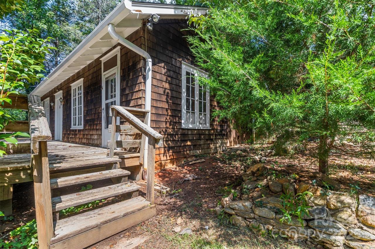 110 Vineyard Rd., Tryon, NC 28782