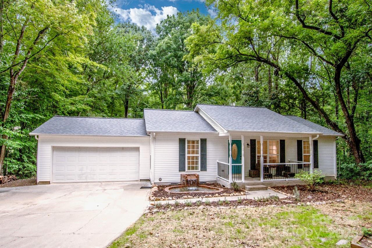 153 Cliffview Ln., Mooresville, NC 28117