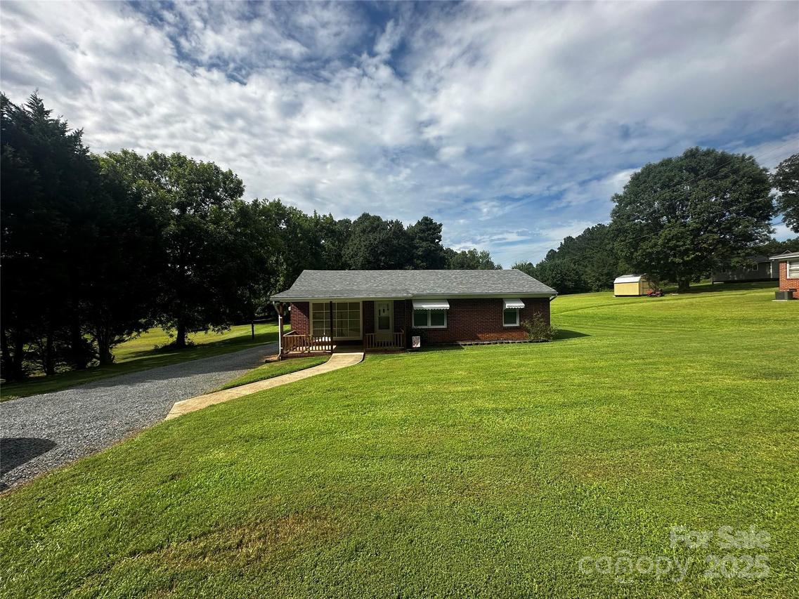 435 Parker Cir., Norwood, NC 28128