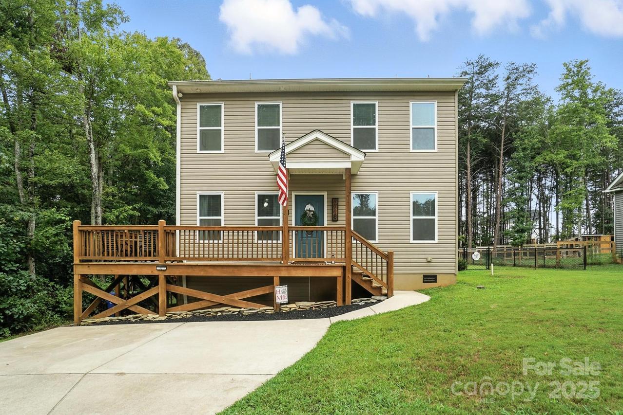 7718 Sarah Dr., Denver, NC 28037