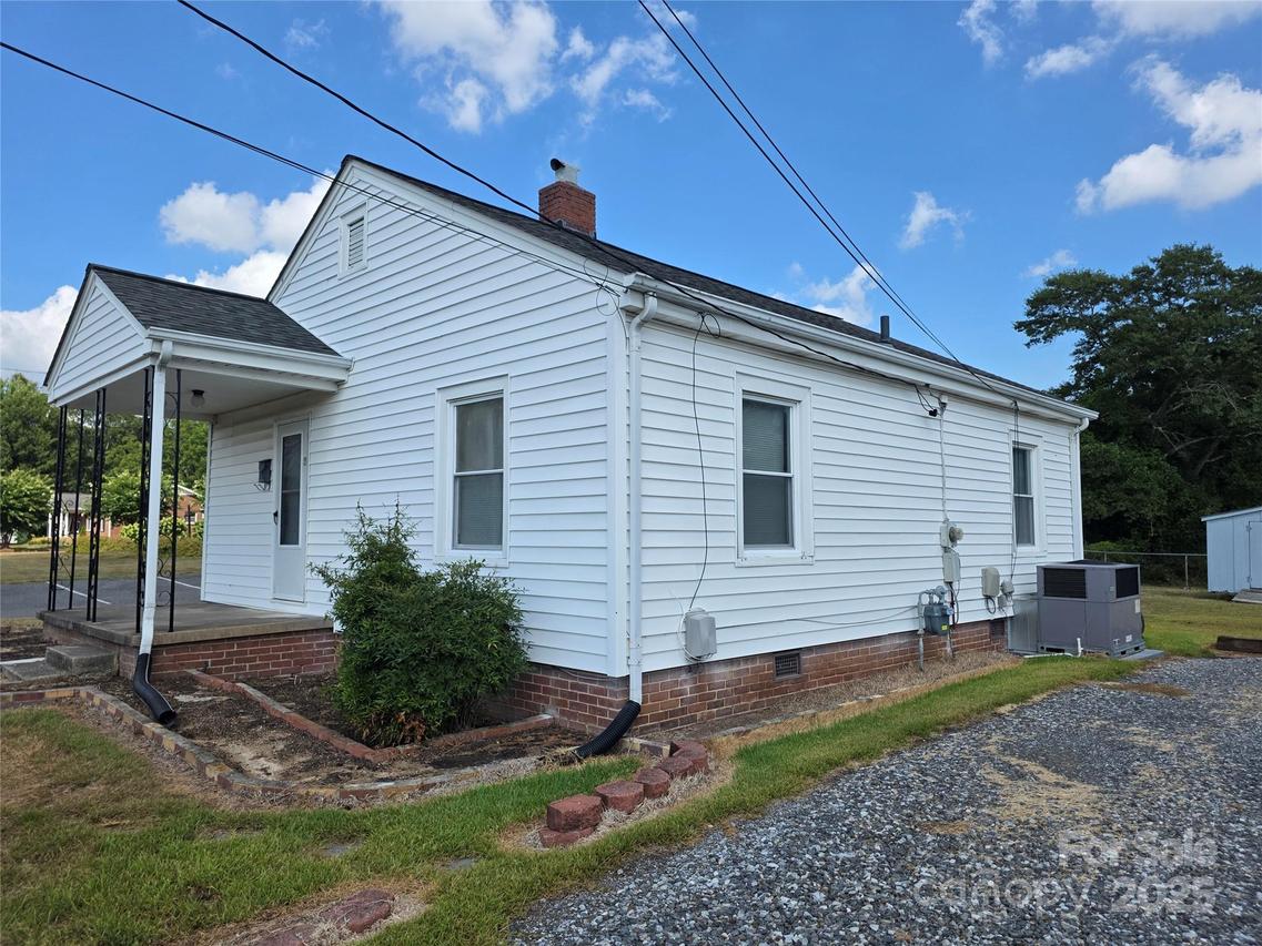 906 Linwood Rd., Gastonia, NC 28052