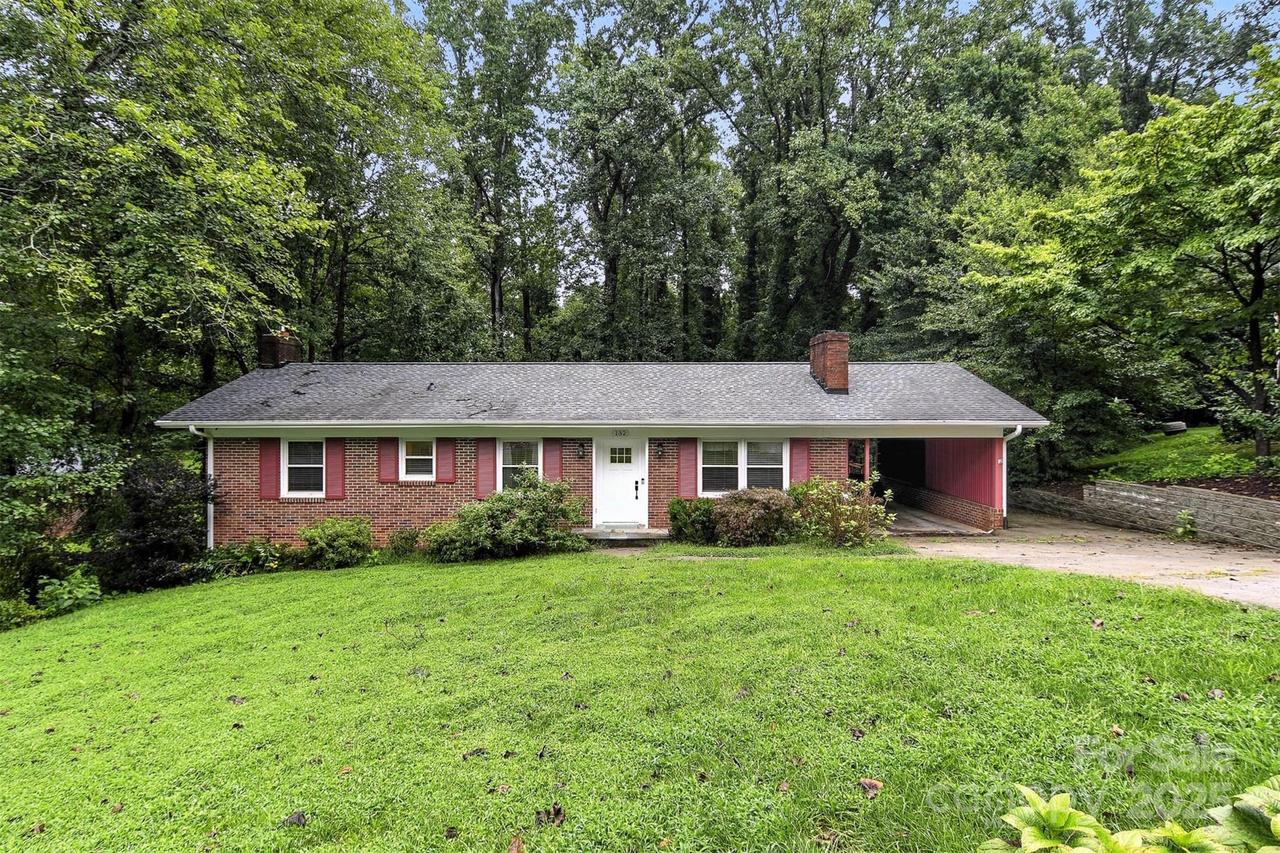 132 30th Ave., Hickory, NC 28601