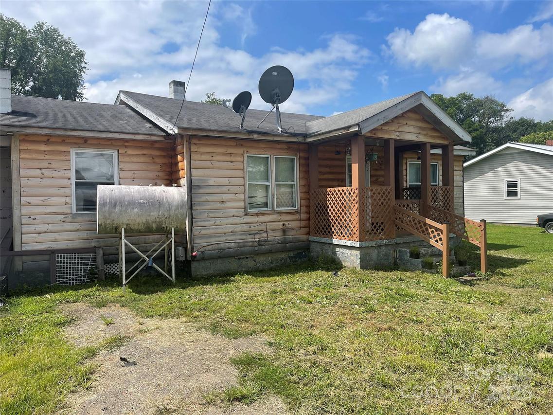 49 Robinson St., Waynesville, NC 28786