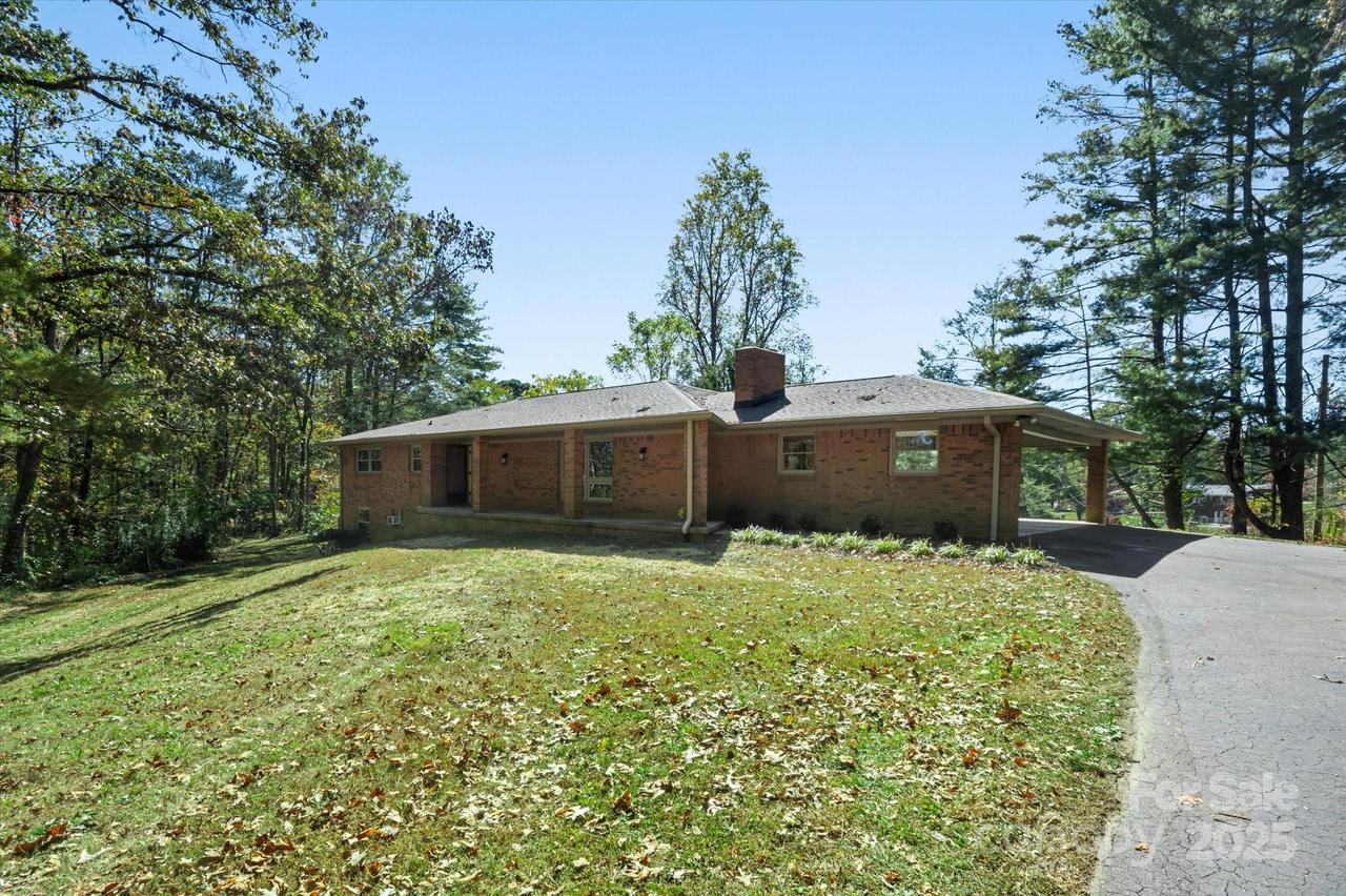 90 Joe Jenkins Rd., Fairview, NC 28730