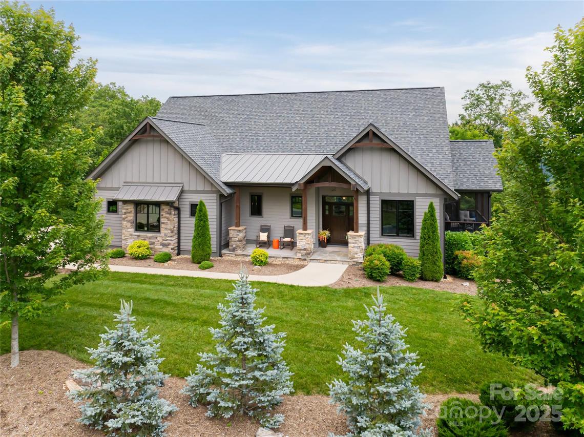229 Stonefly Dr., Horse Shoe, NC 28742