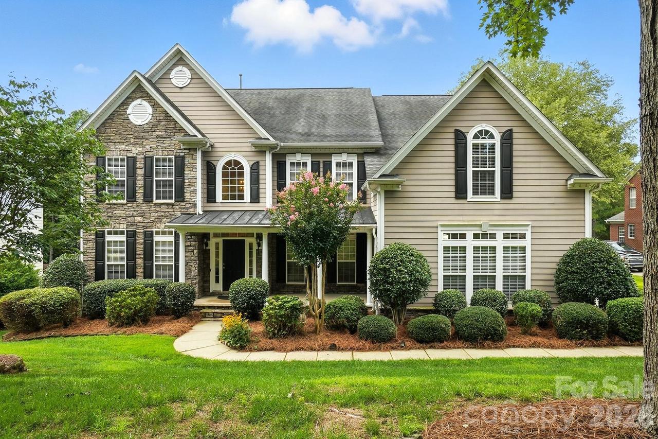 208 Woodwinds Dr., Mount Holly, NC 28120